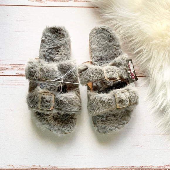 Olivia Miller Shoes - Olivia Miller Stephanie Grey Fur Slide Sandals | Size 6